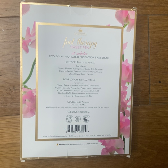 Goldessence Bath & Body Foot Therapy Set Sweet Pea (Socks, Scrub, Lotion & Brush - Picture 6 of 8